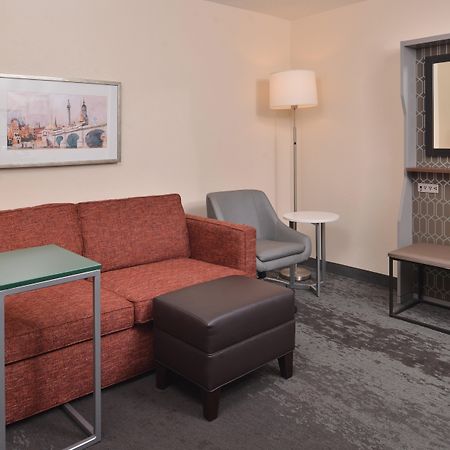 Holiday Inn & Suites Raleigh Cary By Ihg Eksteriør billede